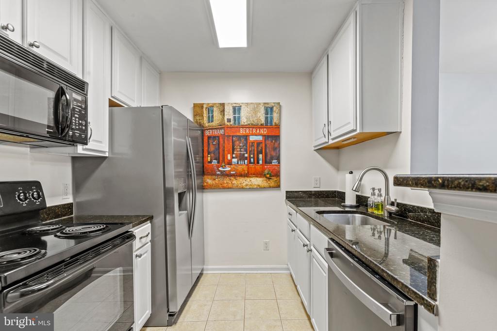 3175 SUMMIT SQUARE DR #5-A12