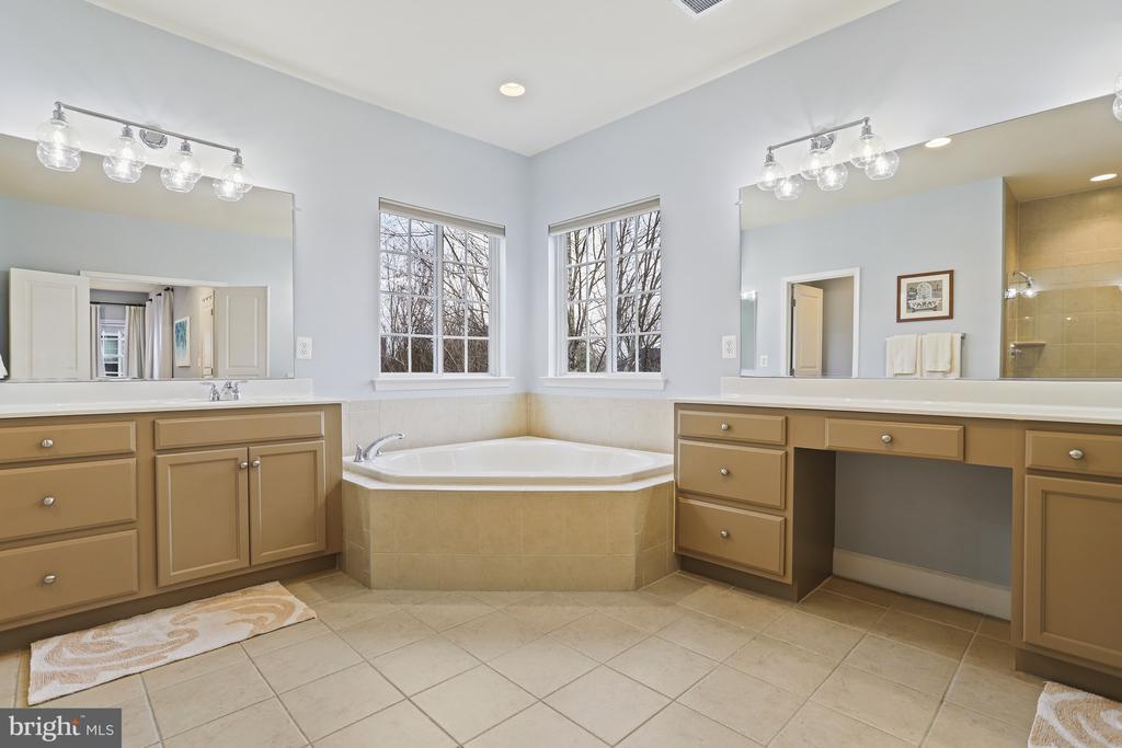 5809 Falls Gate Ct