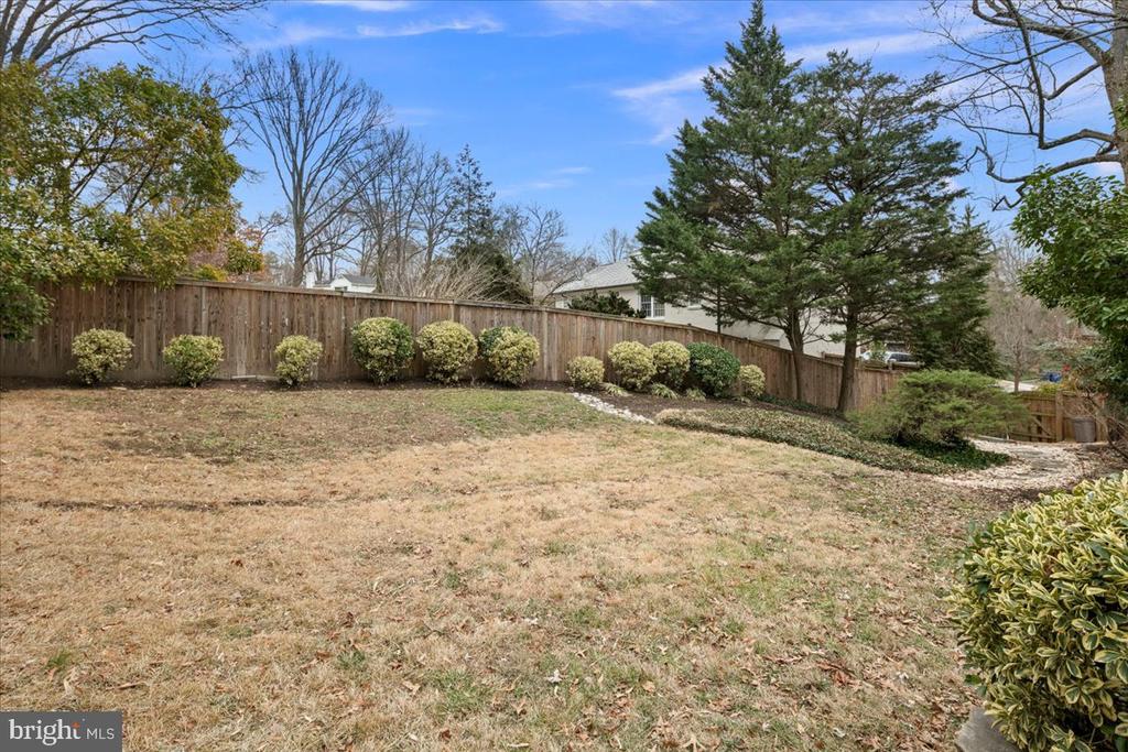 1716 Hollinwood Dr
