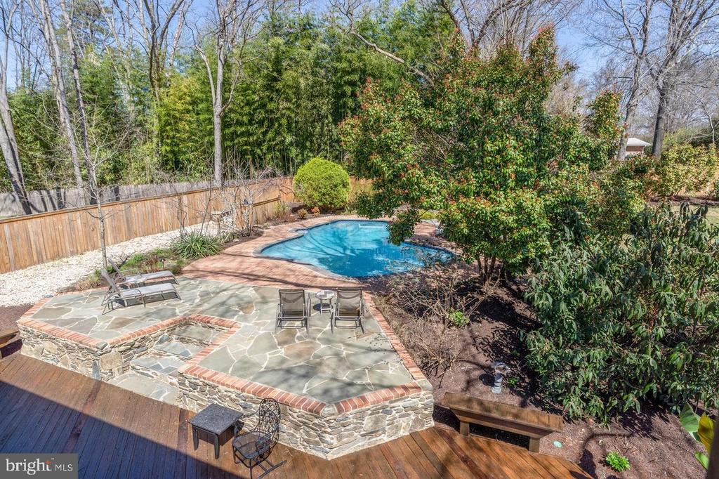 1716 Hollinwood Dr