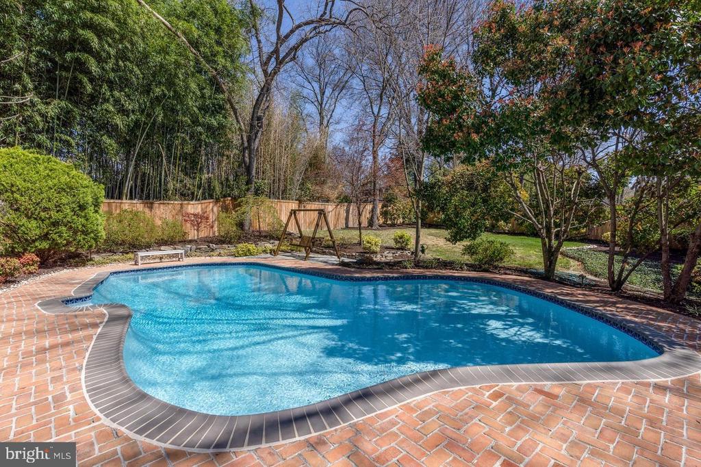 1716 Hollinwood Dr