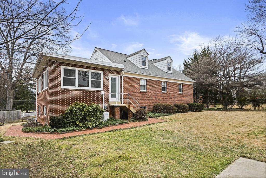 1905 Lamson Pl