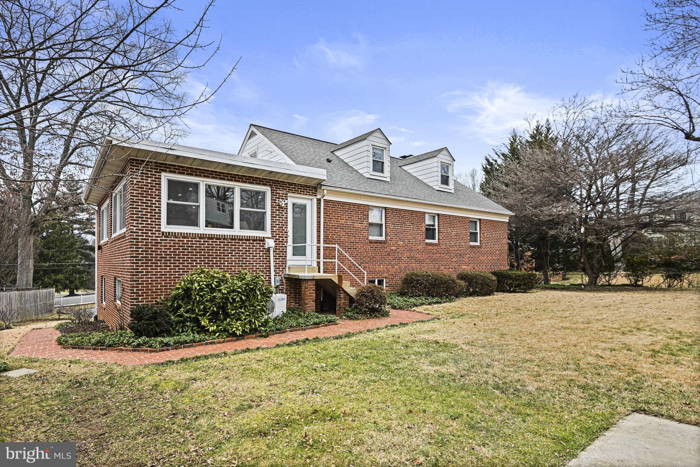 1905 Lamson Pl