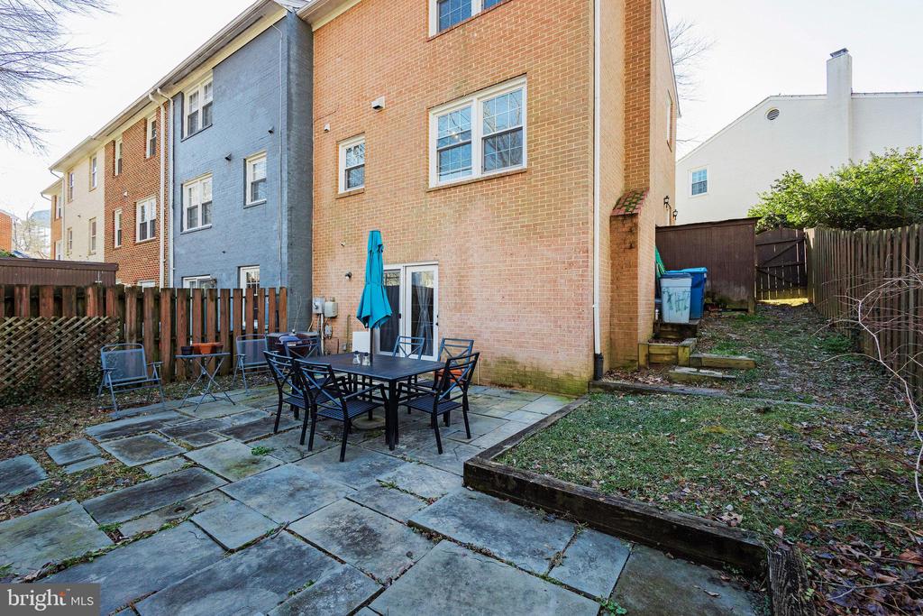 3290 APPLEGATE COURT