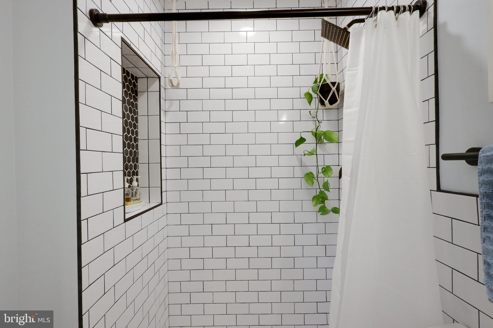 3290 APPLEGATE COURT