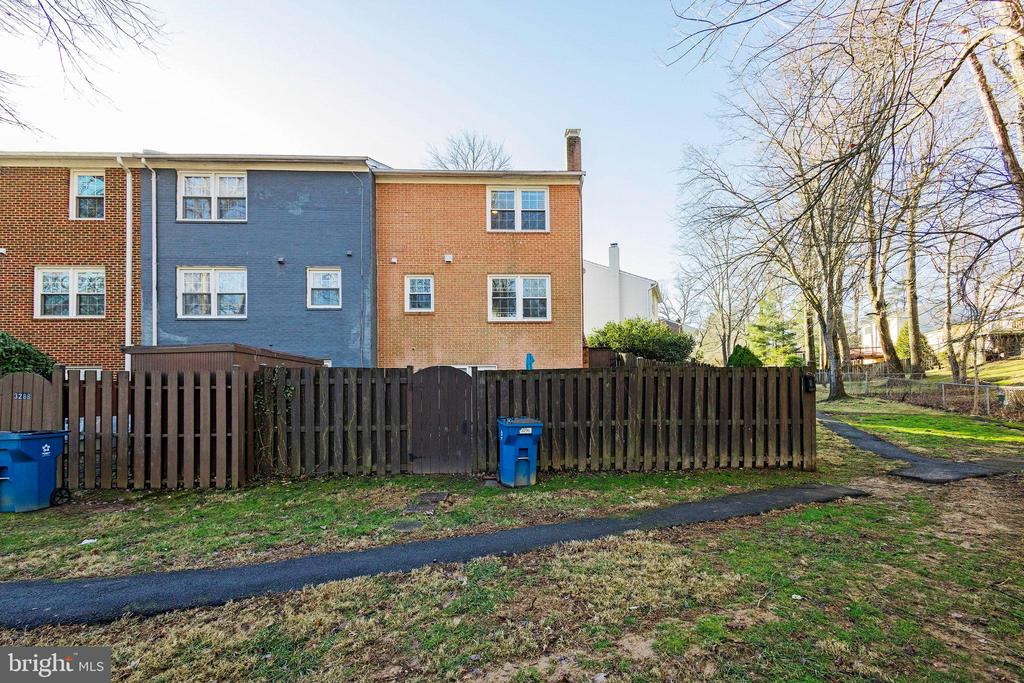 3290 APPLEGATE COURT