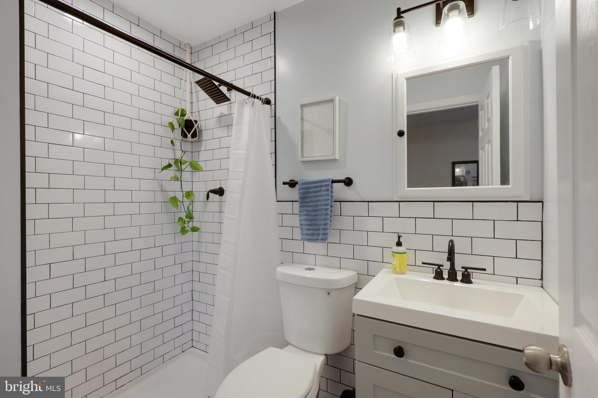 3290 APPLEGATE COURT