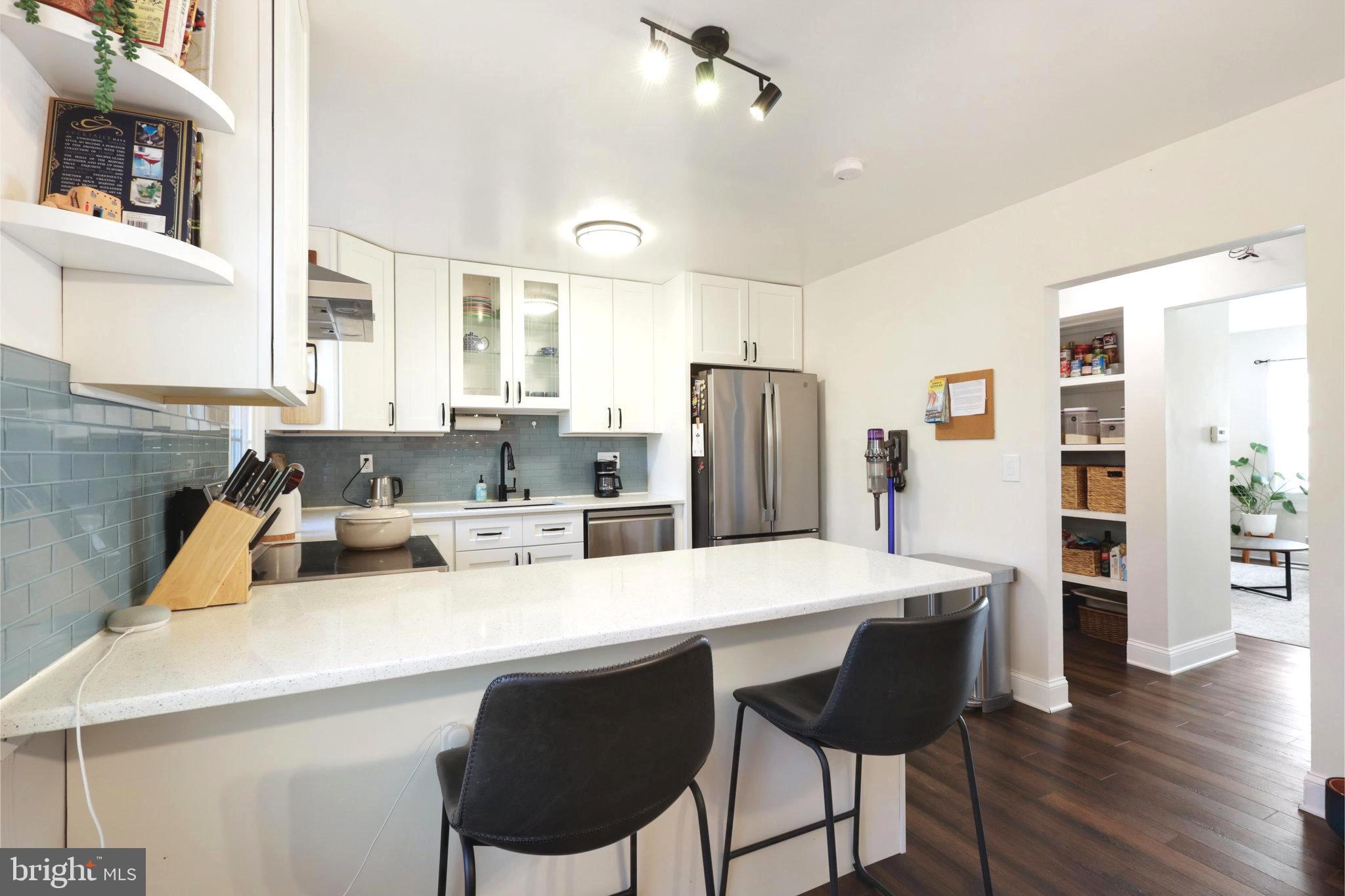 3290 APPLEGATE COURT