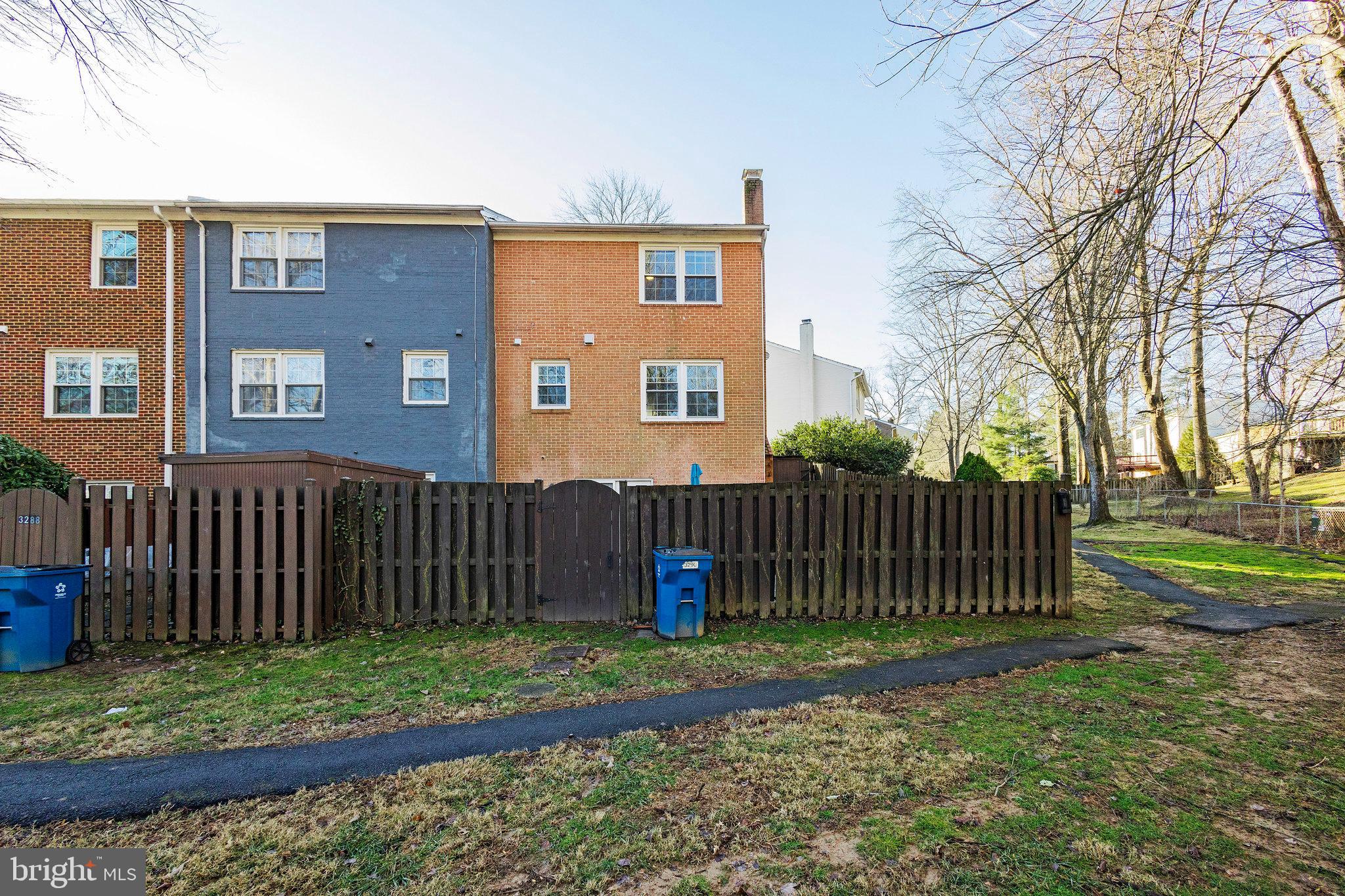 3290 APPLEGATE COURT