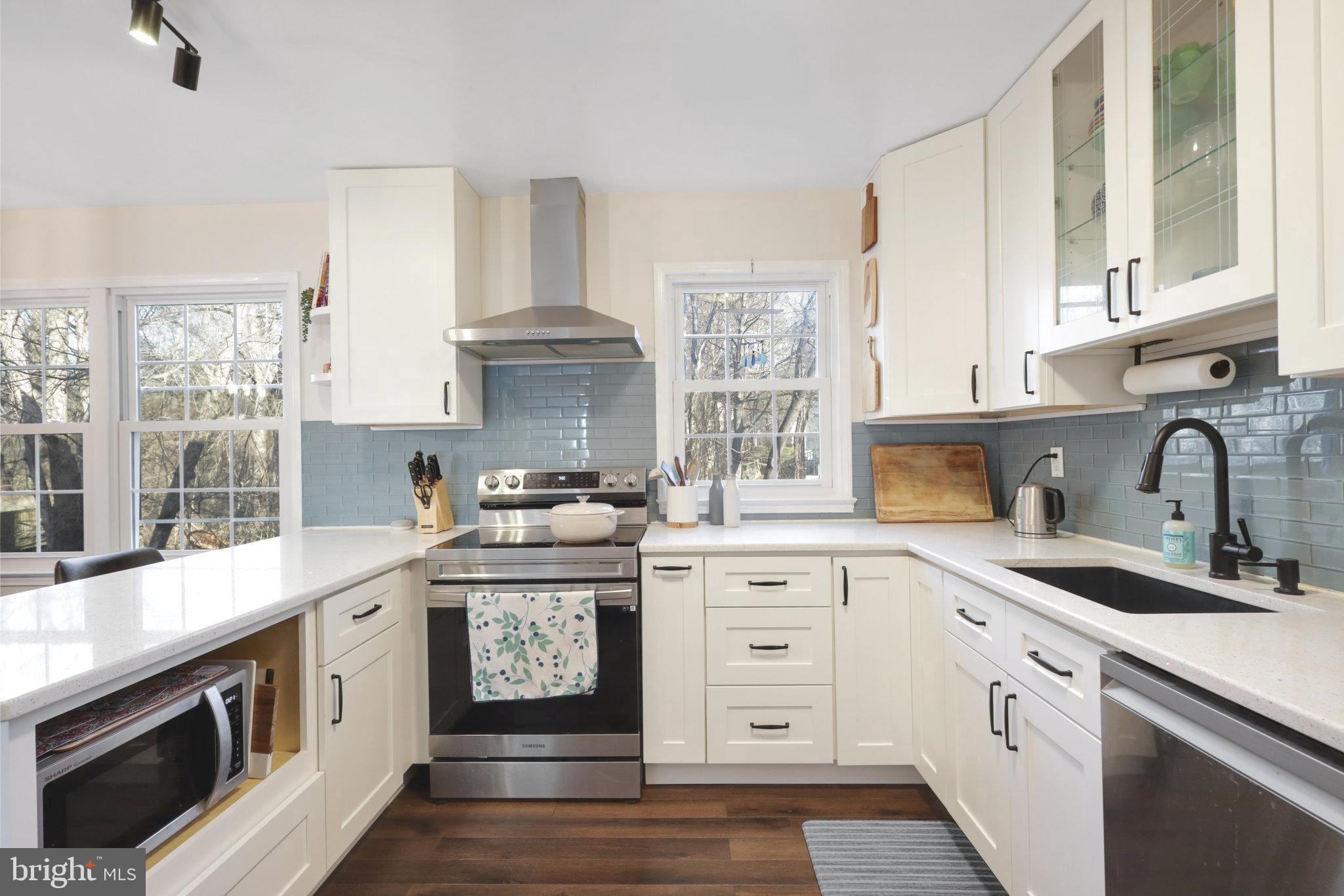 3290 APPLEGATE COURT