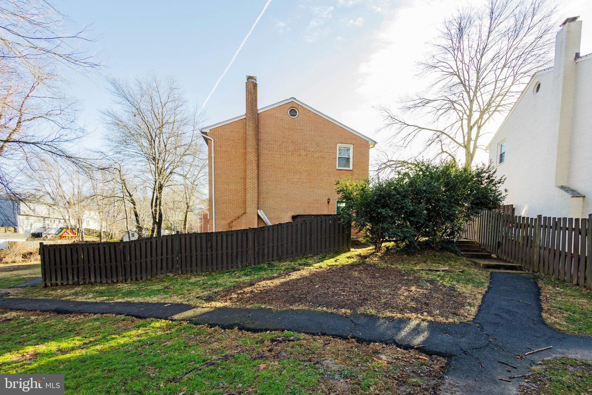 3290 APPLEGATE COURT