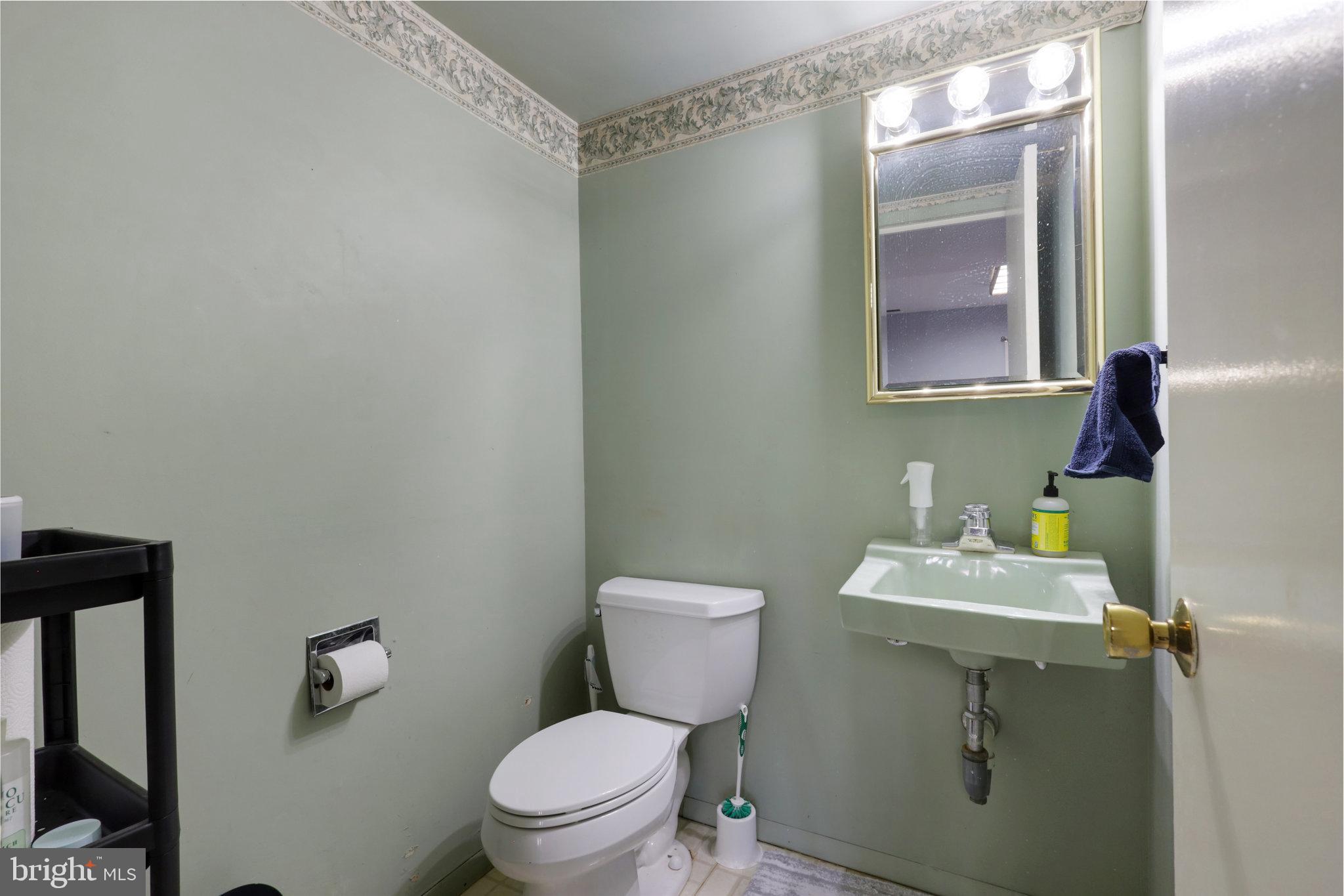 3290 APPLEGATE COURT