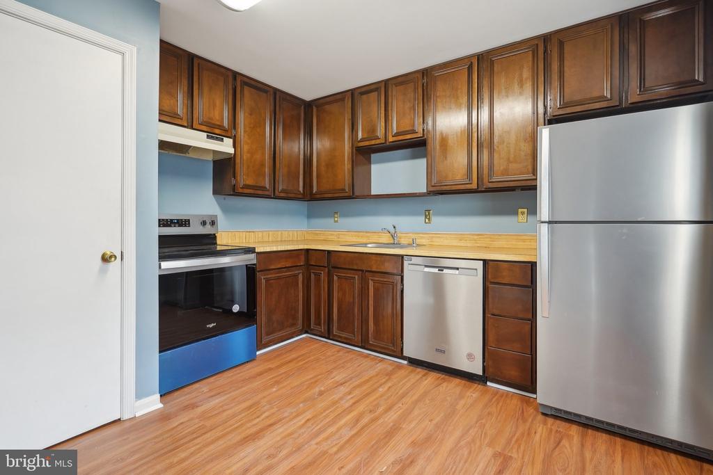 10258 QUIET POND TER
