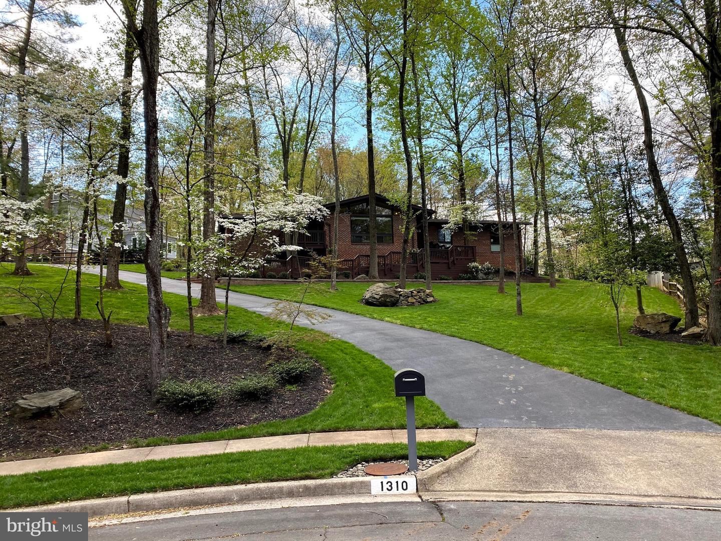 1310 Westhills Ln