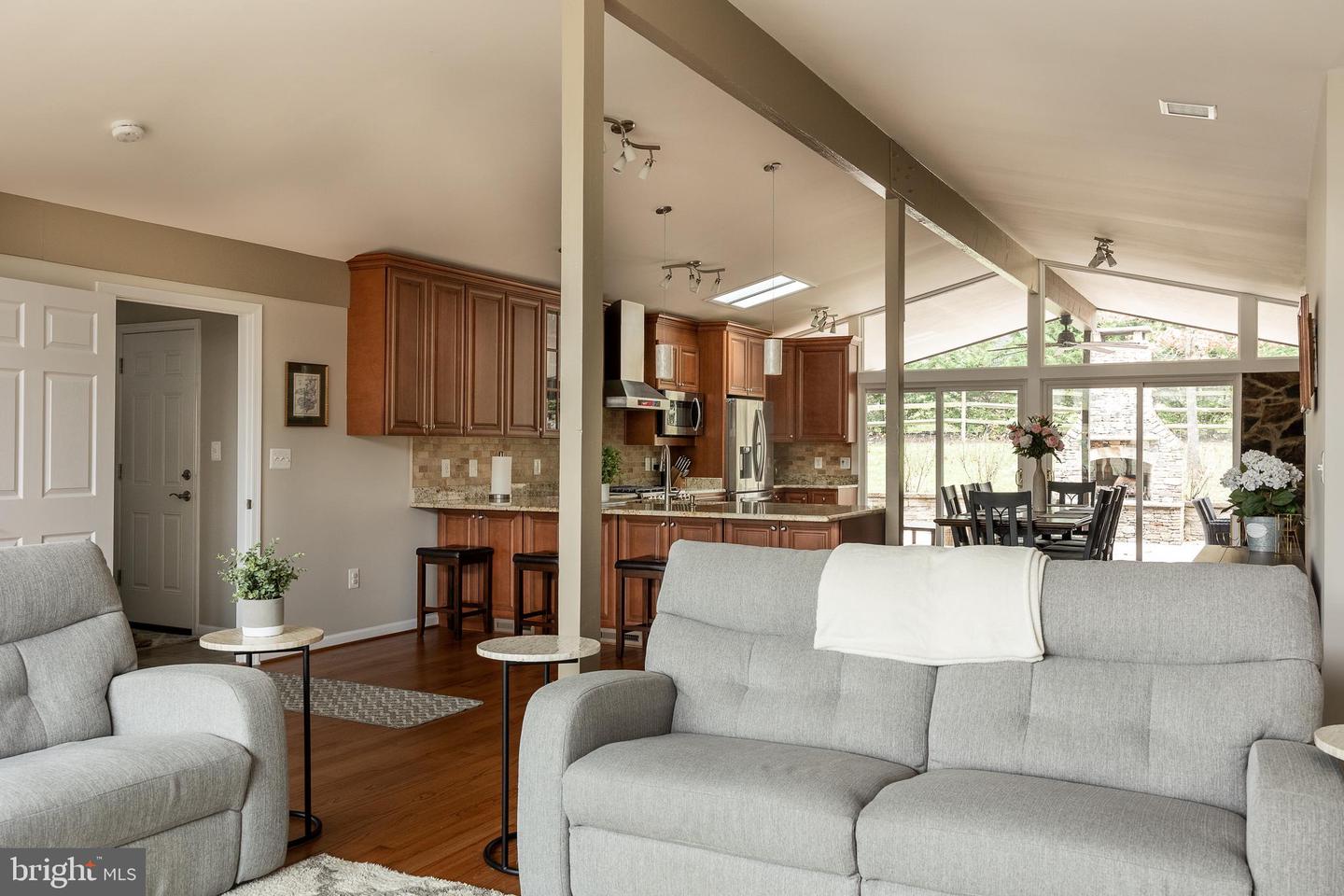 1310 Westhills Ln