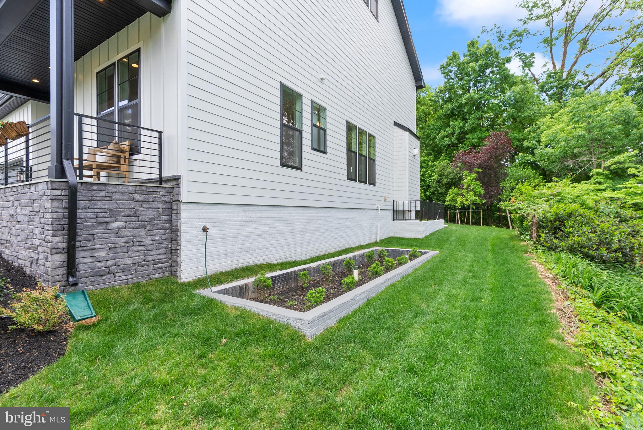 2238 HIGHLAND AVENUE