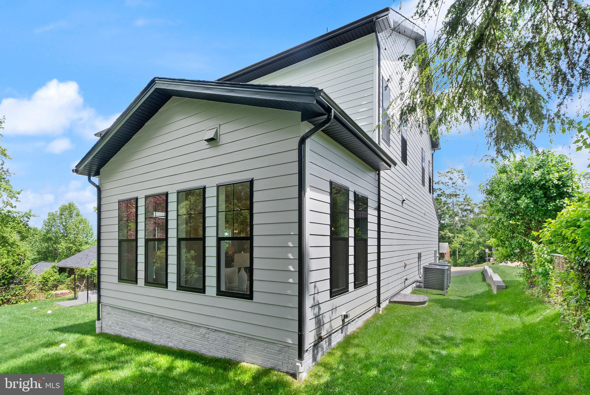 2238 HIGHLAND AVENUE