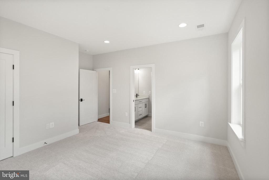 2238 HIGHLAND AVENUE