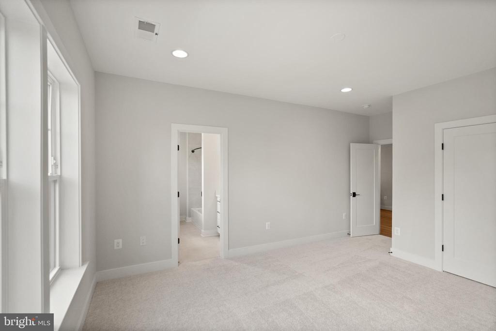 2238 HIGHLAND AVENUE