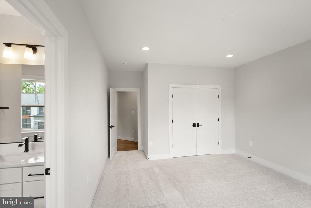 2238 HIGHLAND AVENUE