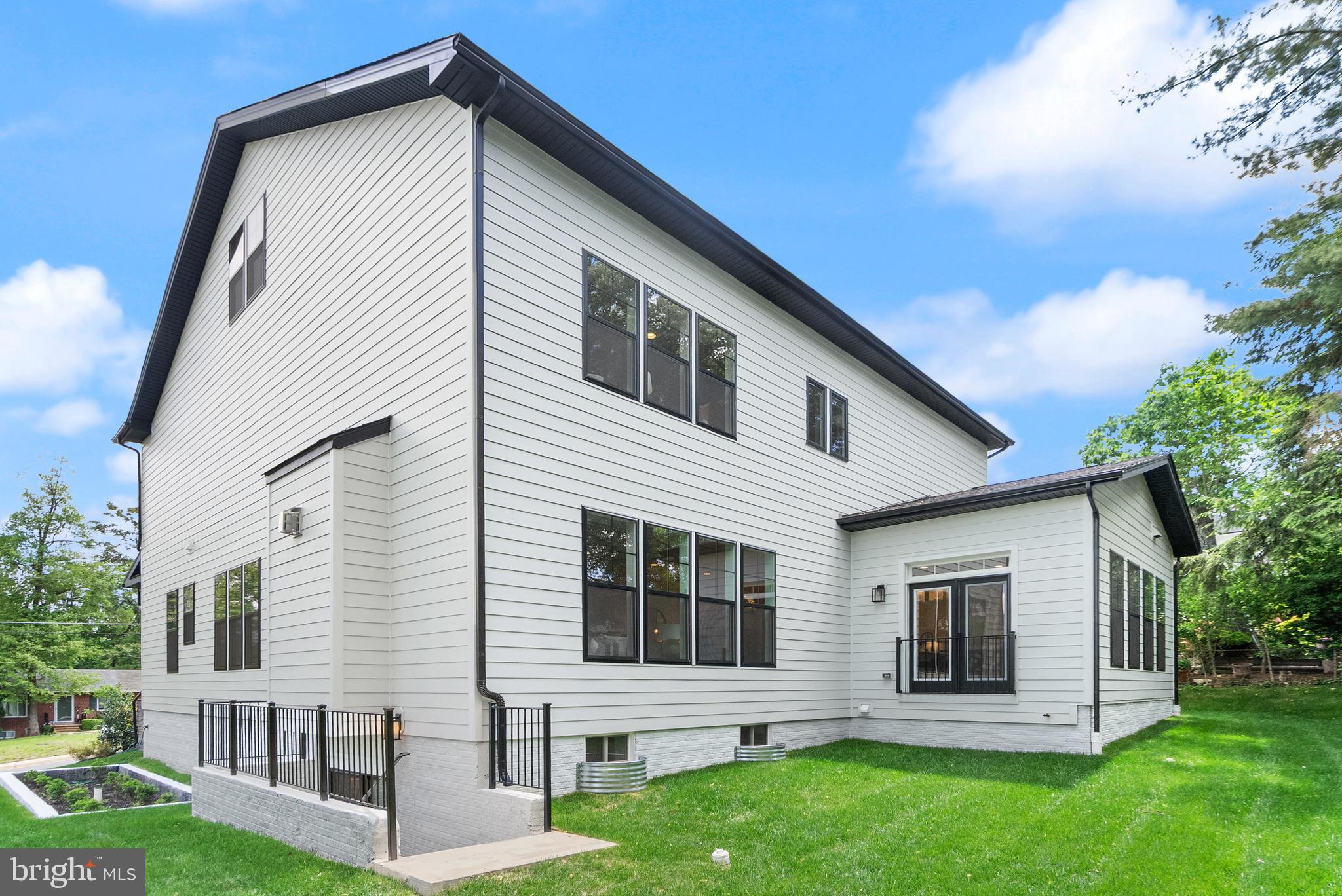 2238 HIGHLAND AVENUE