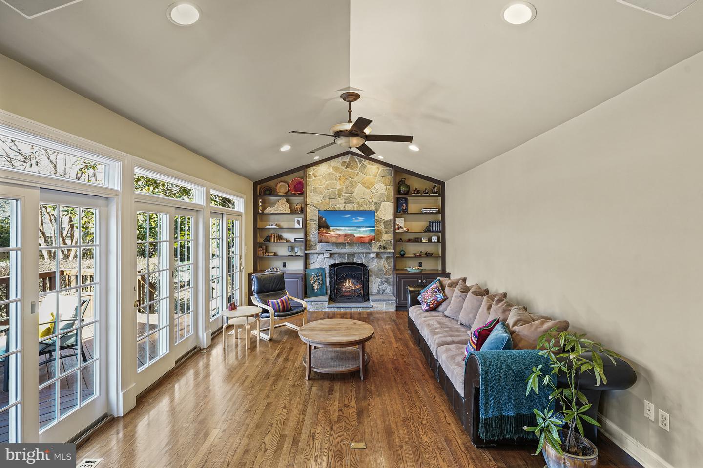 1522 Forest Ln
