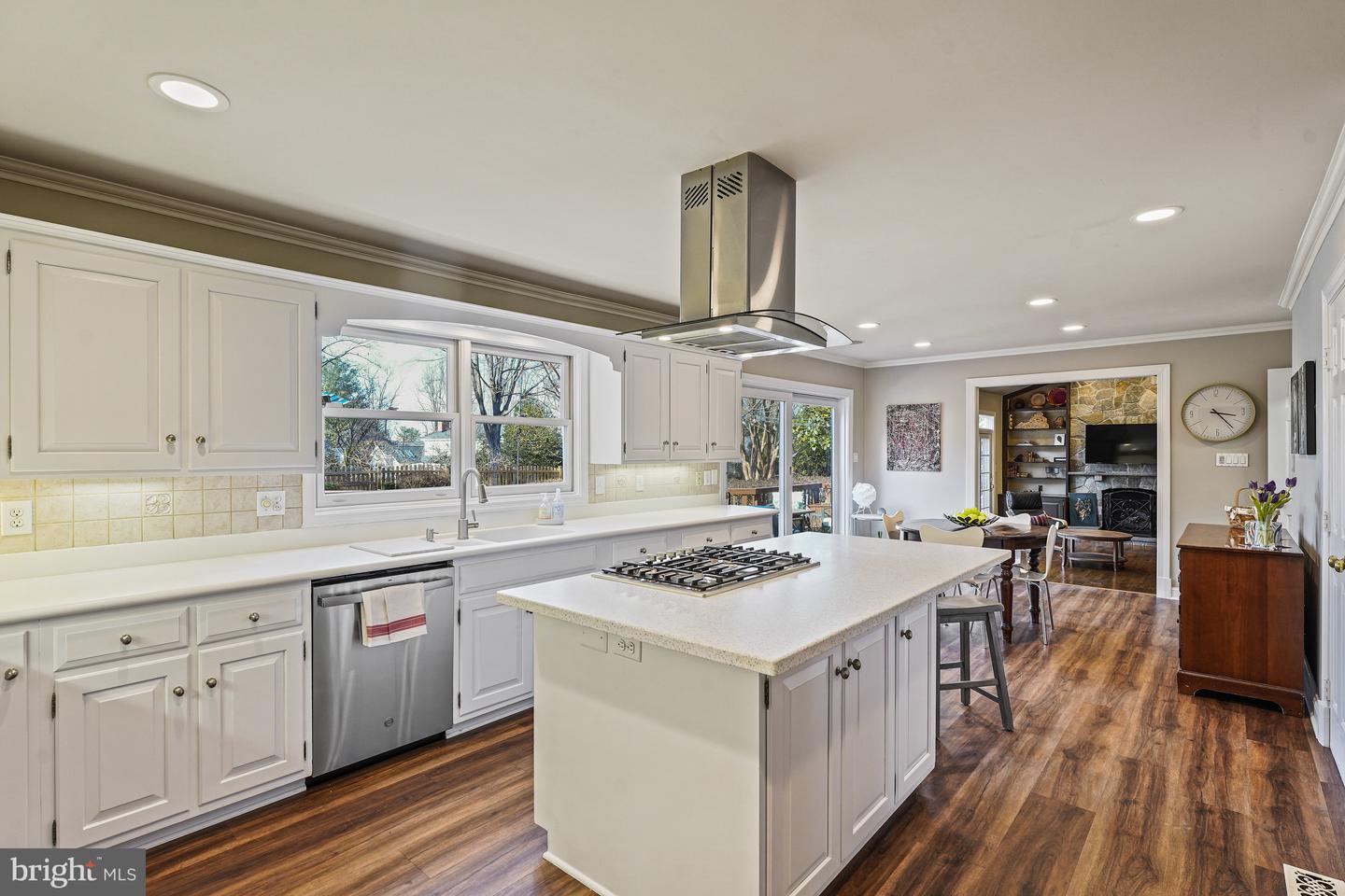 1522 Forest Ln