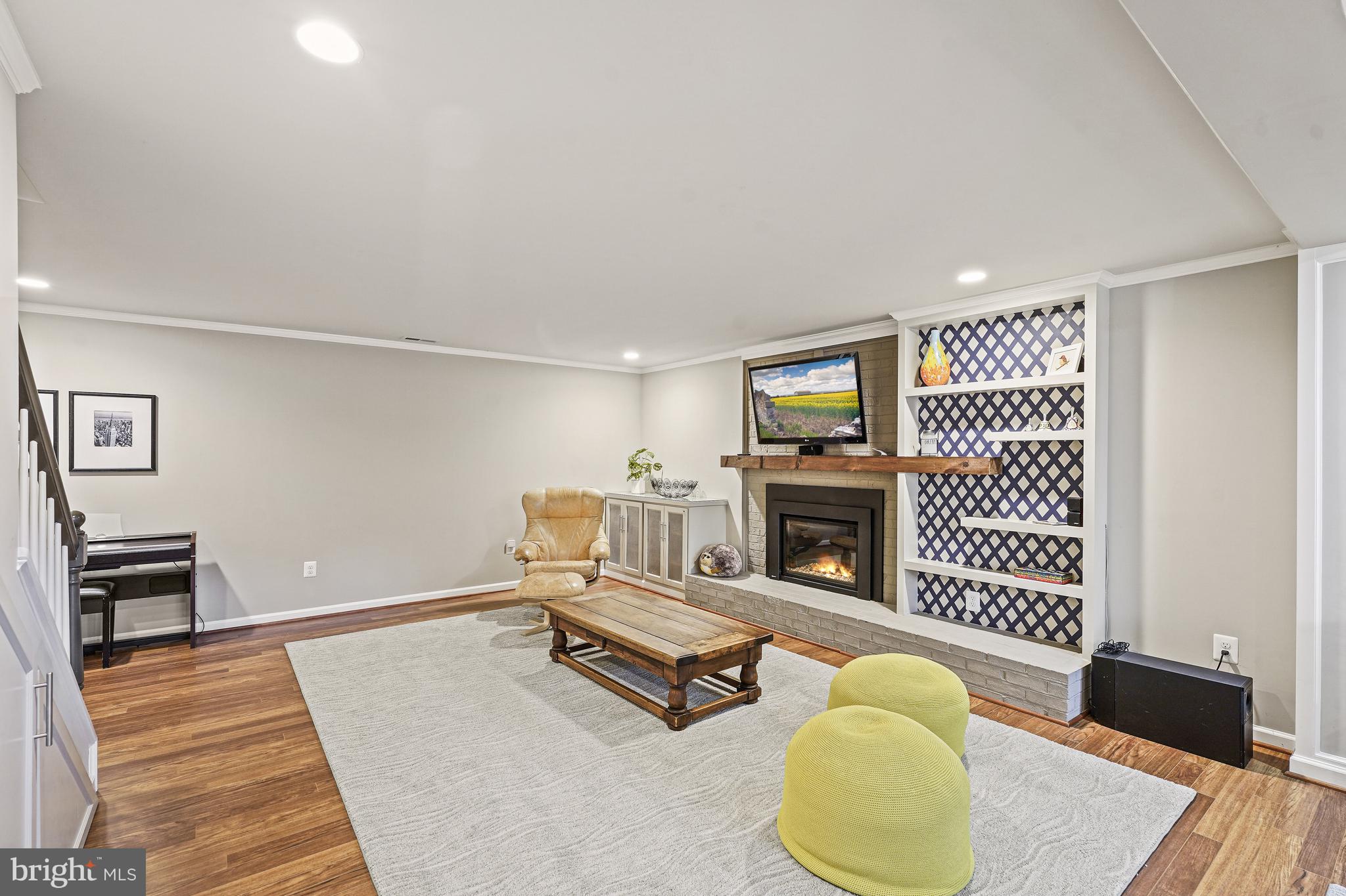1522 Forest Ln