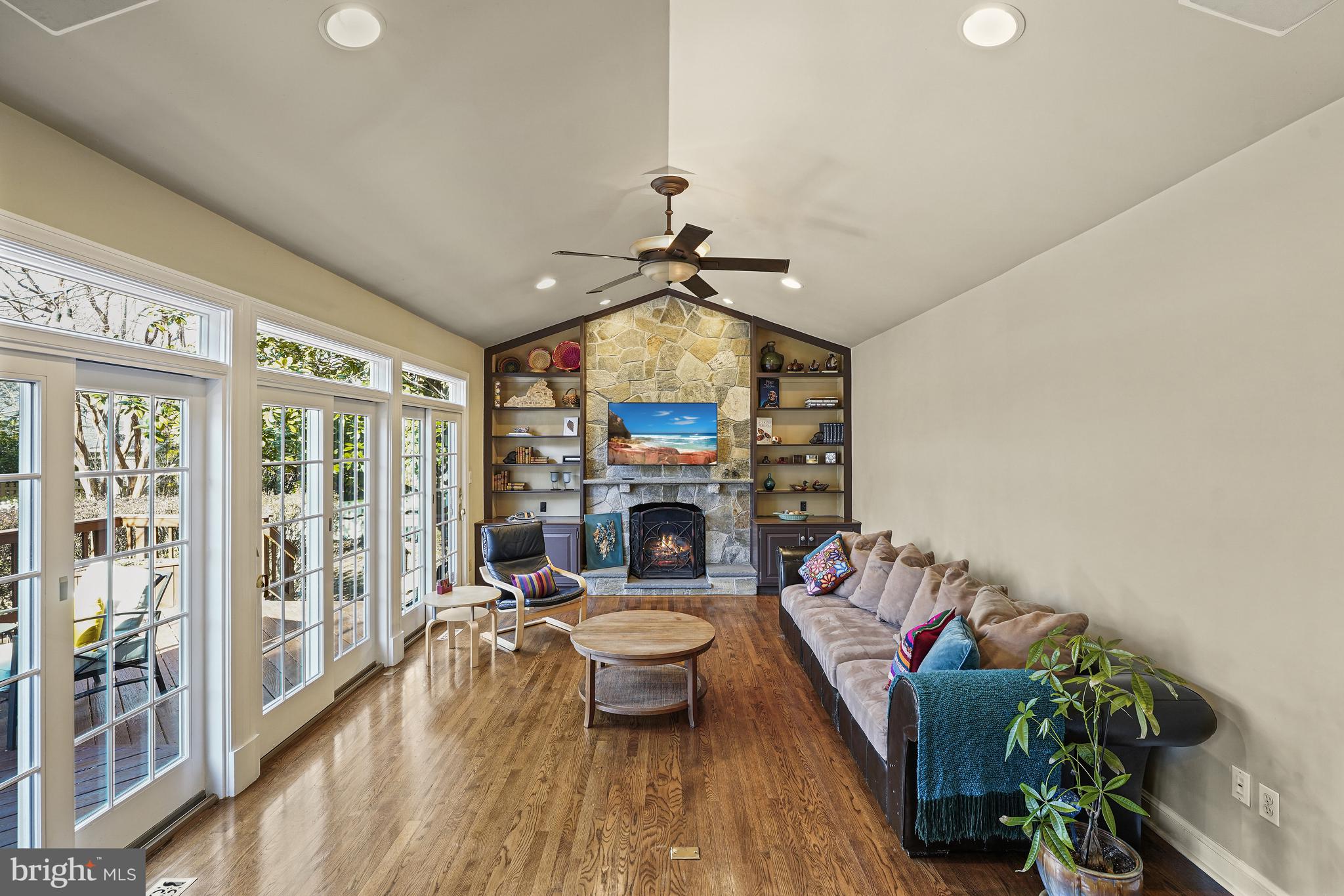 1522 Forest Ln