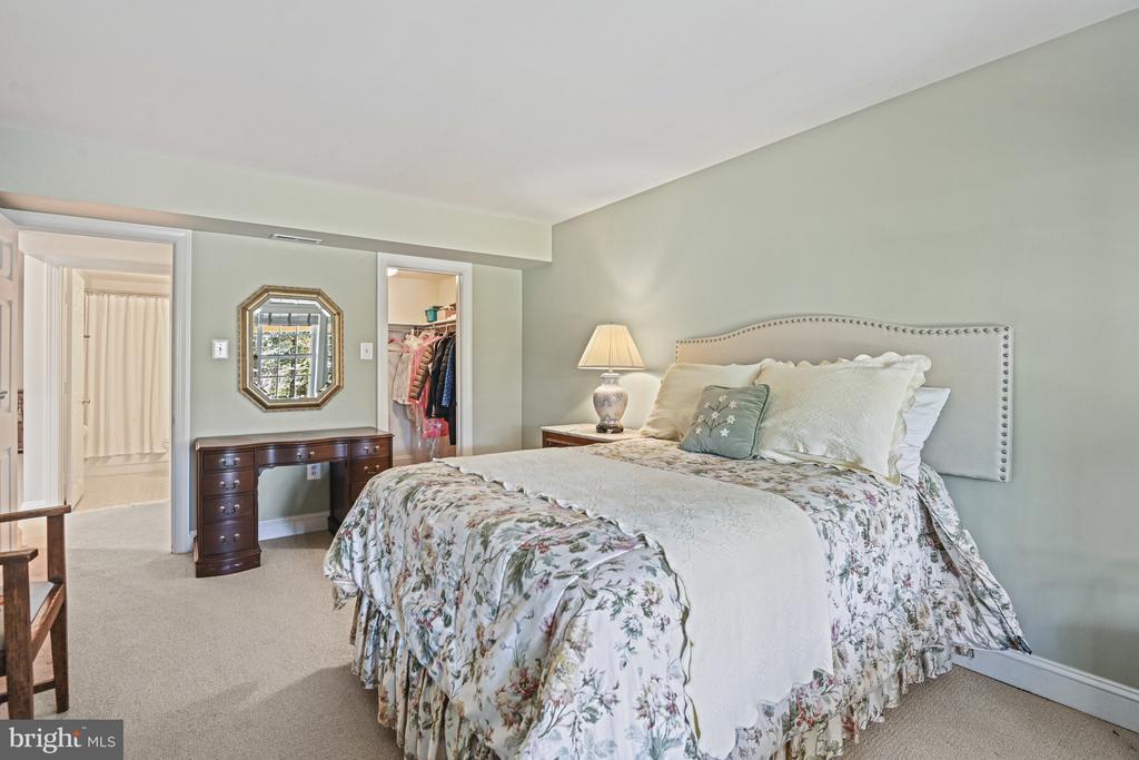 11277 Center Harbor Rd
