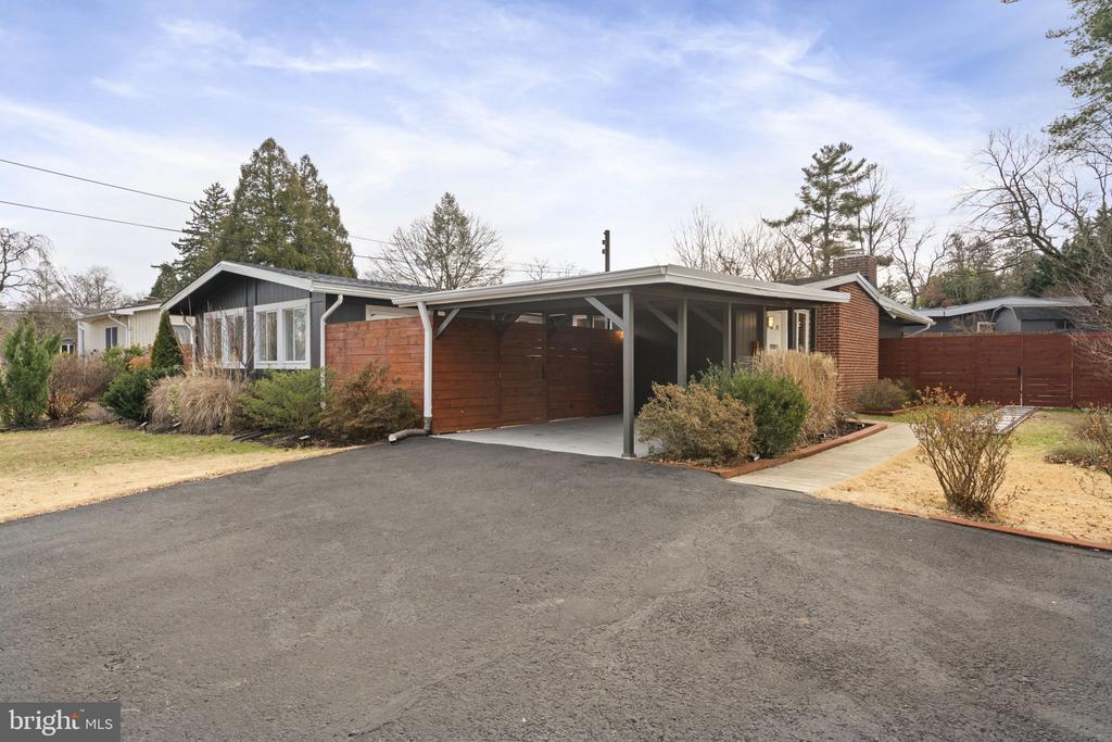 7815 Holmes Run Dr