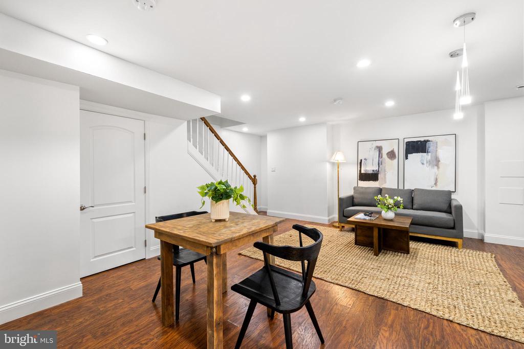 8732 Ridge Hollow Ct