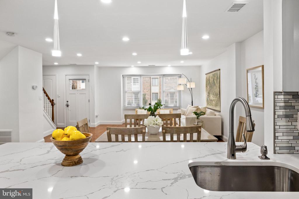 8732 Ridge Hollow Ct