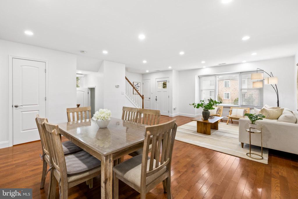 8732 Ridge Hollow Ct