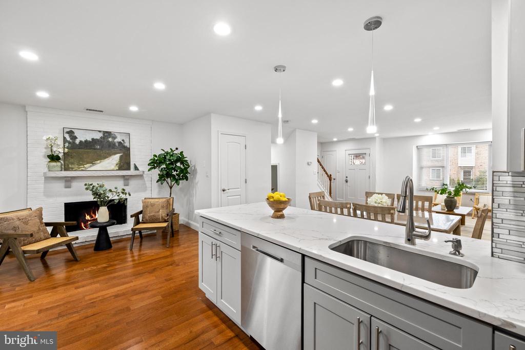 8732 Ridge Hollow Ct