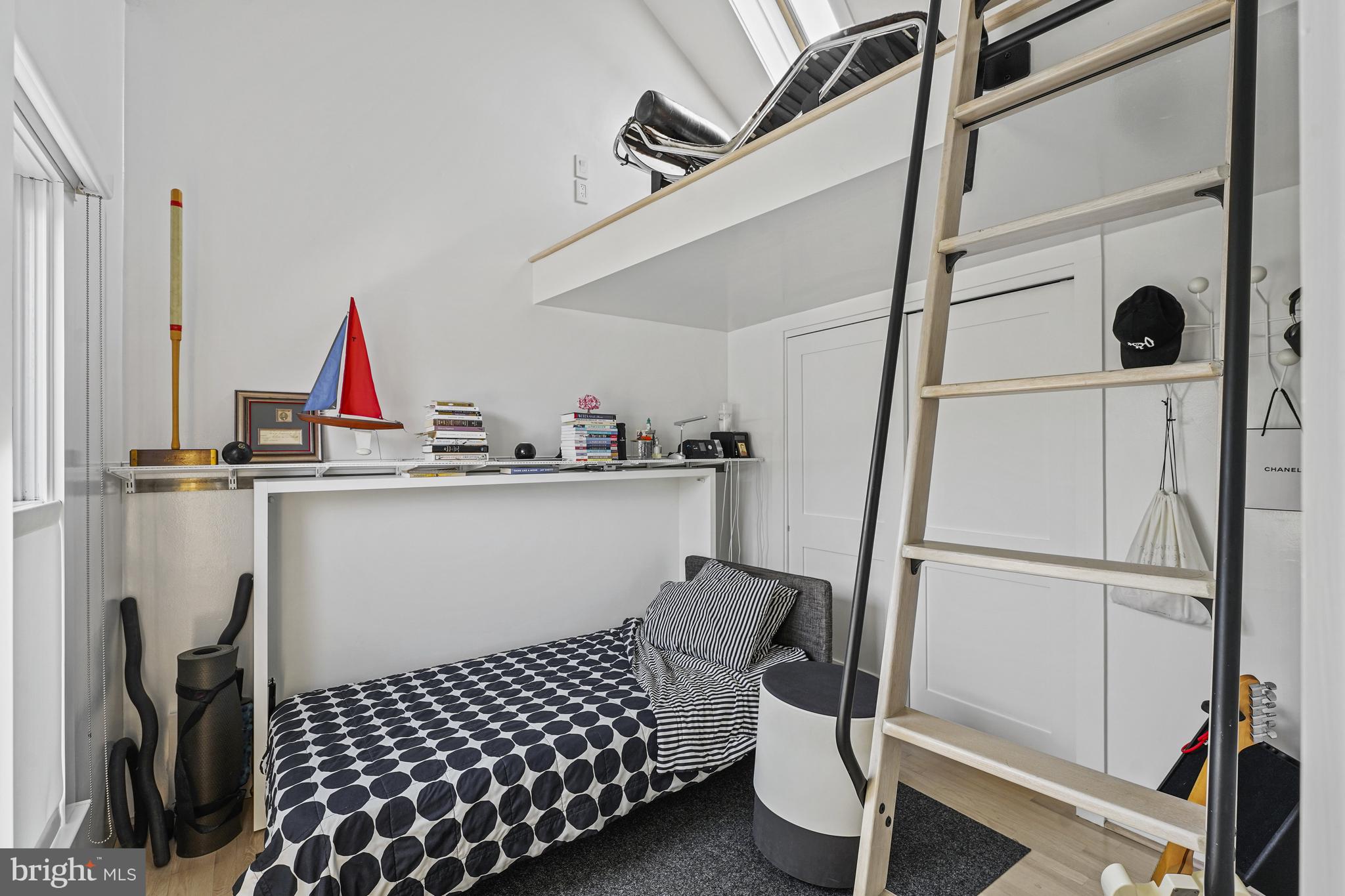 1735 Chain Bridge Rd