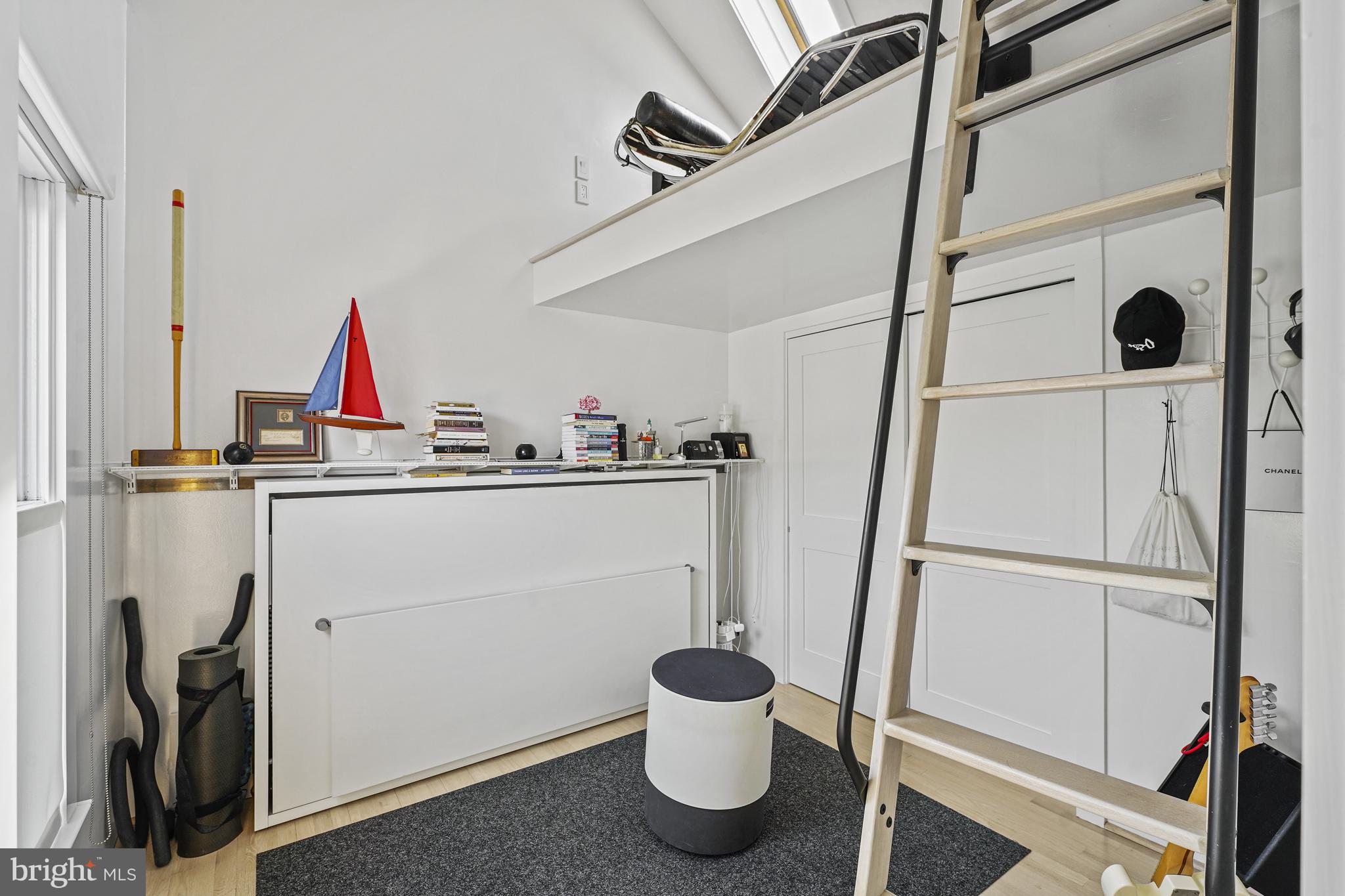 1735 Chain Bridge Rd