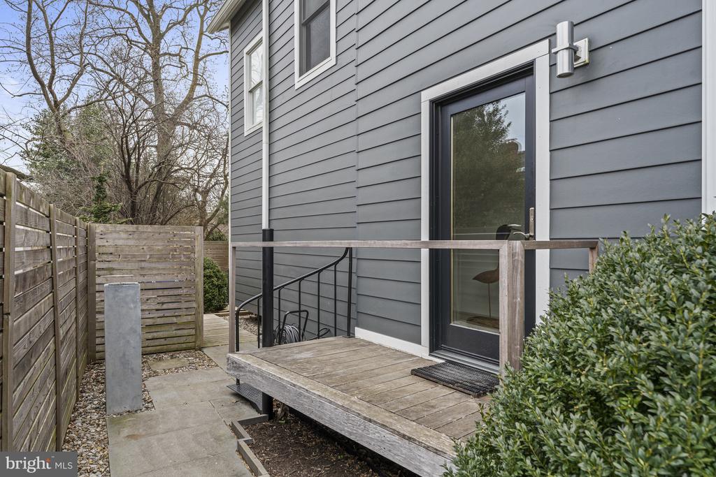 1735 Chain Bridge Rd