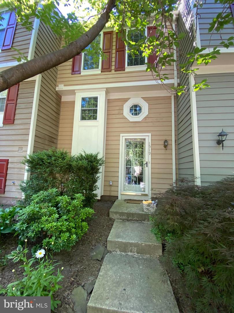1519 Woodcrest Dr