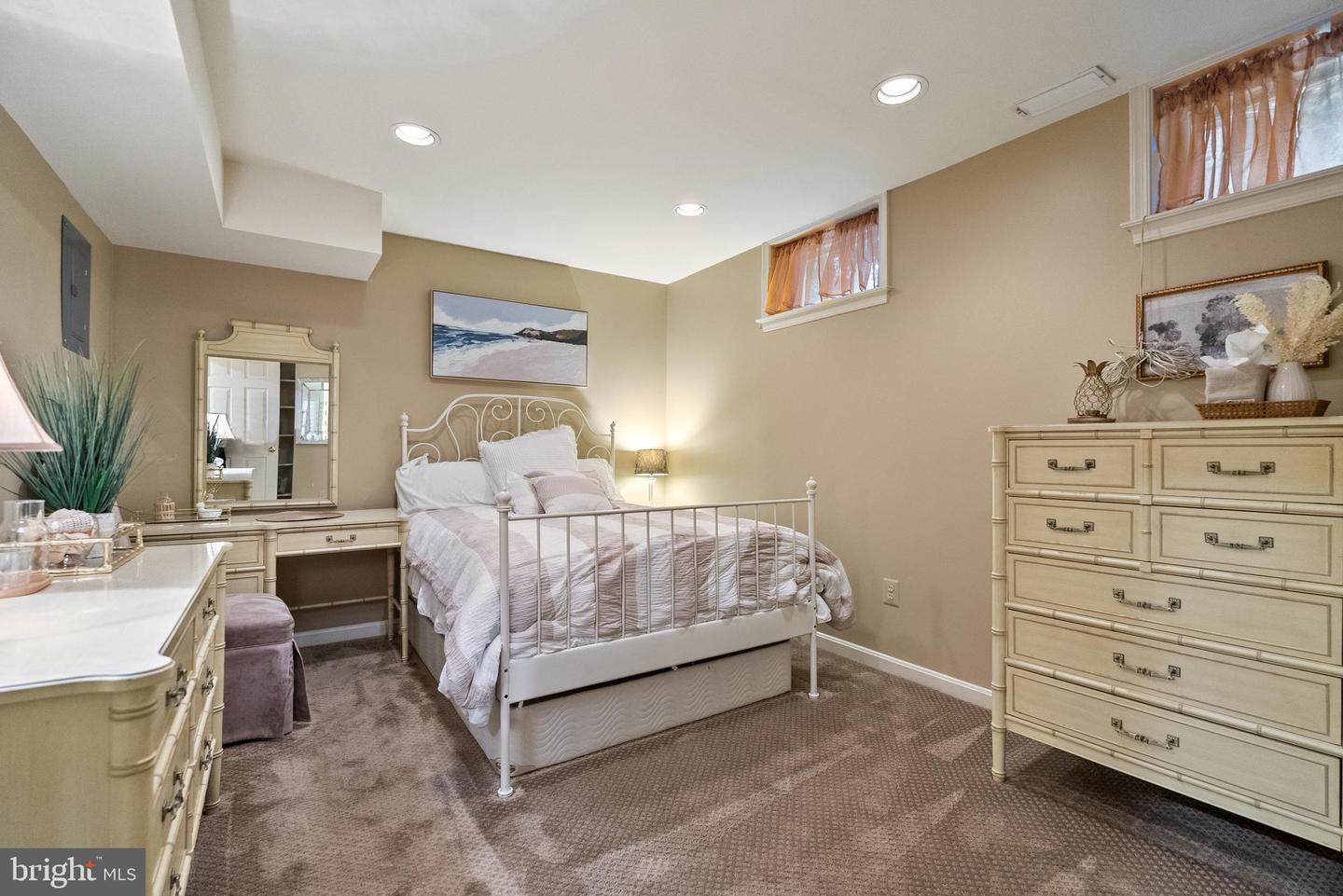 10856 Meadowland Dr