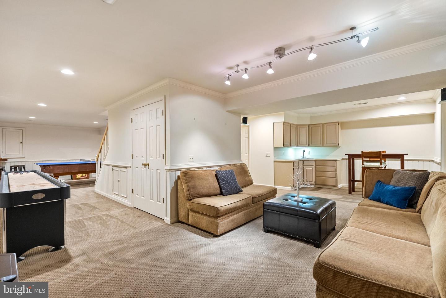 10856 Meadowland Dr