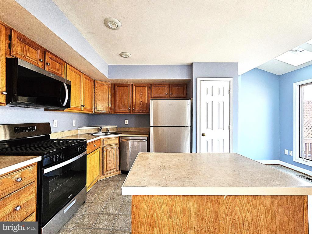 3738 FARMLAND DRIVE