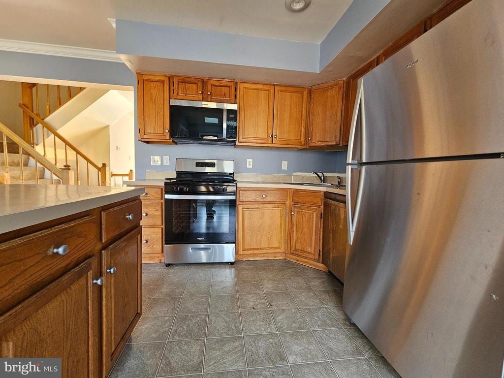 3738 FARMLAND DRIVE
