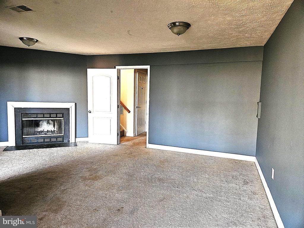3738 FARMLAND DRIVE