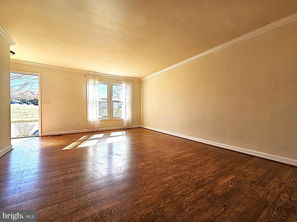 3738 FARMLAND DRIVE