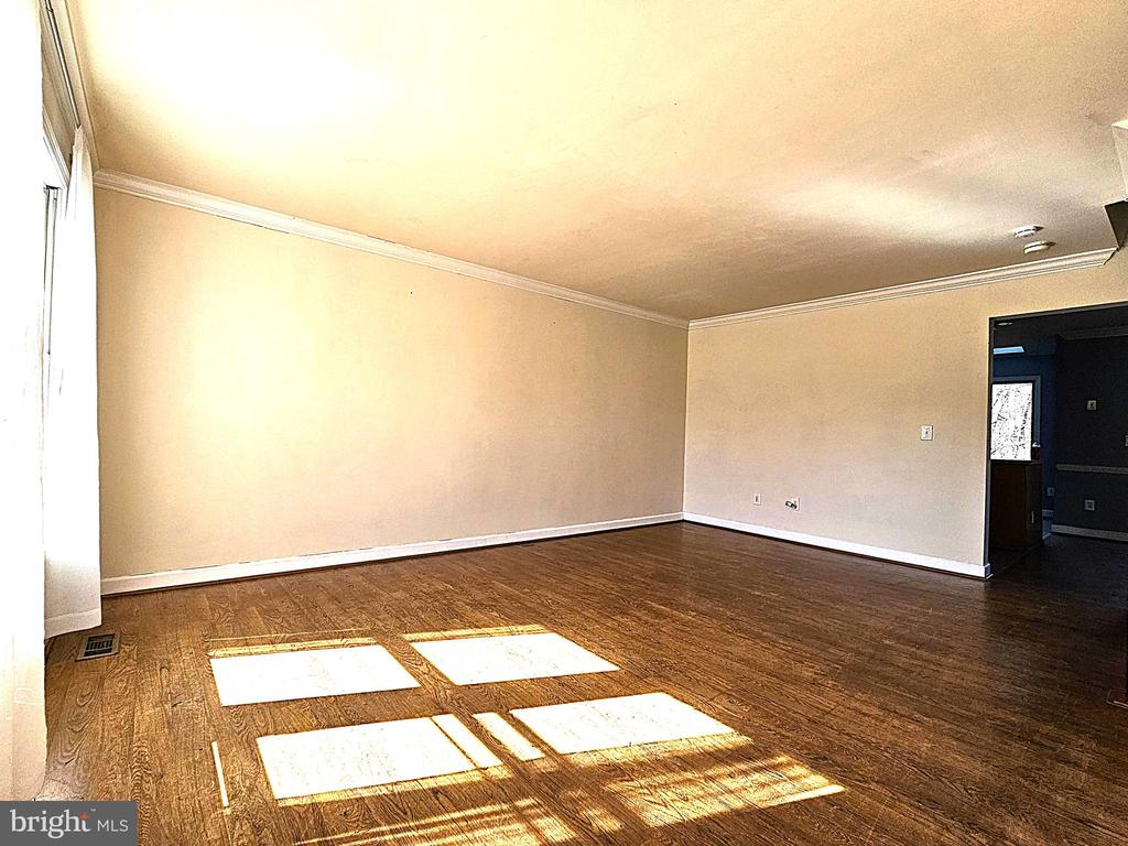 3738 FARMLAND DRIVE