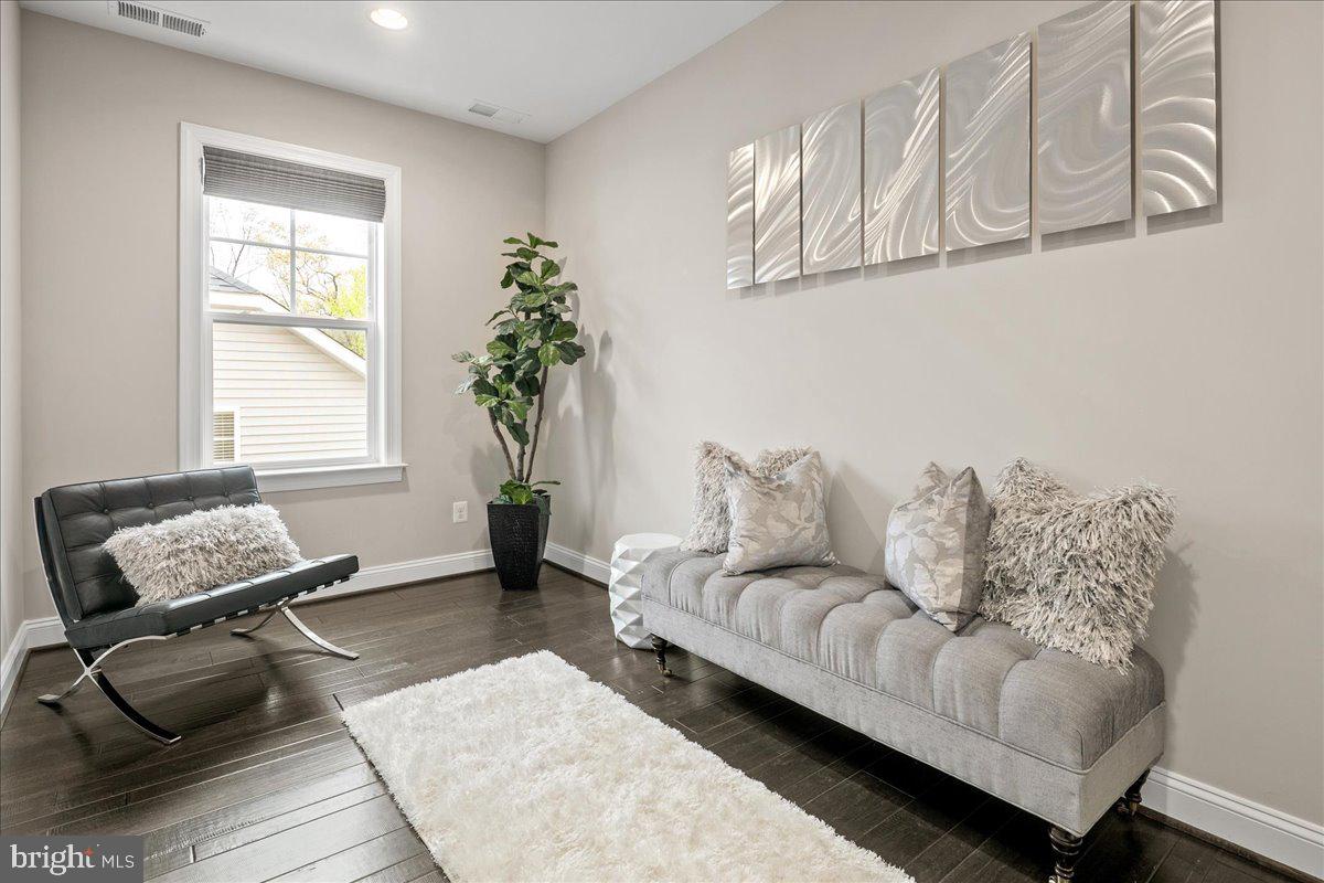 1104-A Monroe St