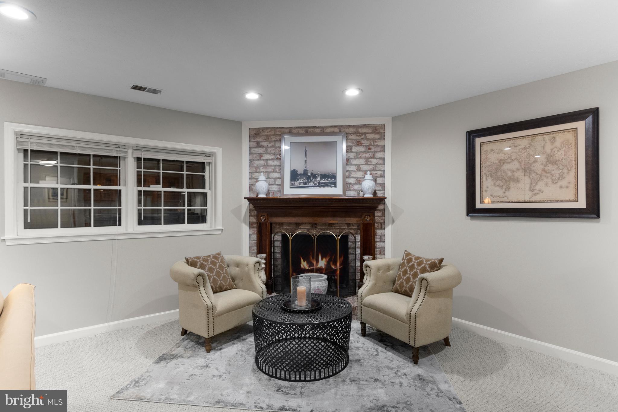 6315 Chaucer Ln