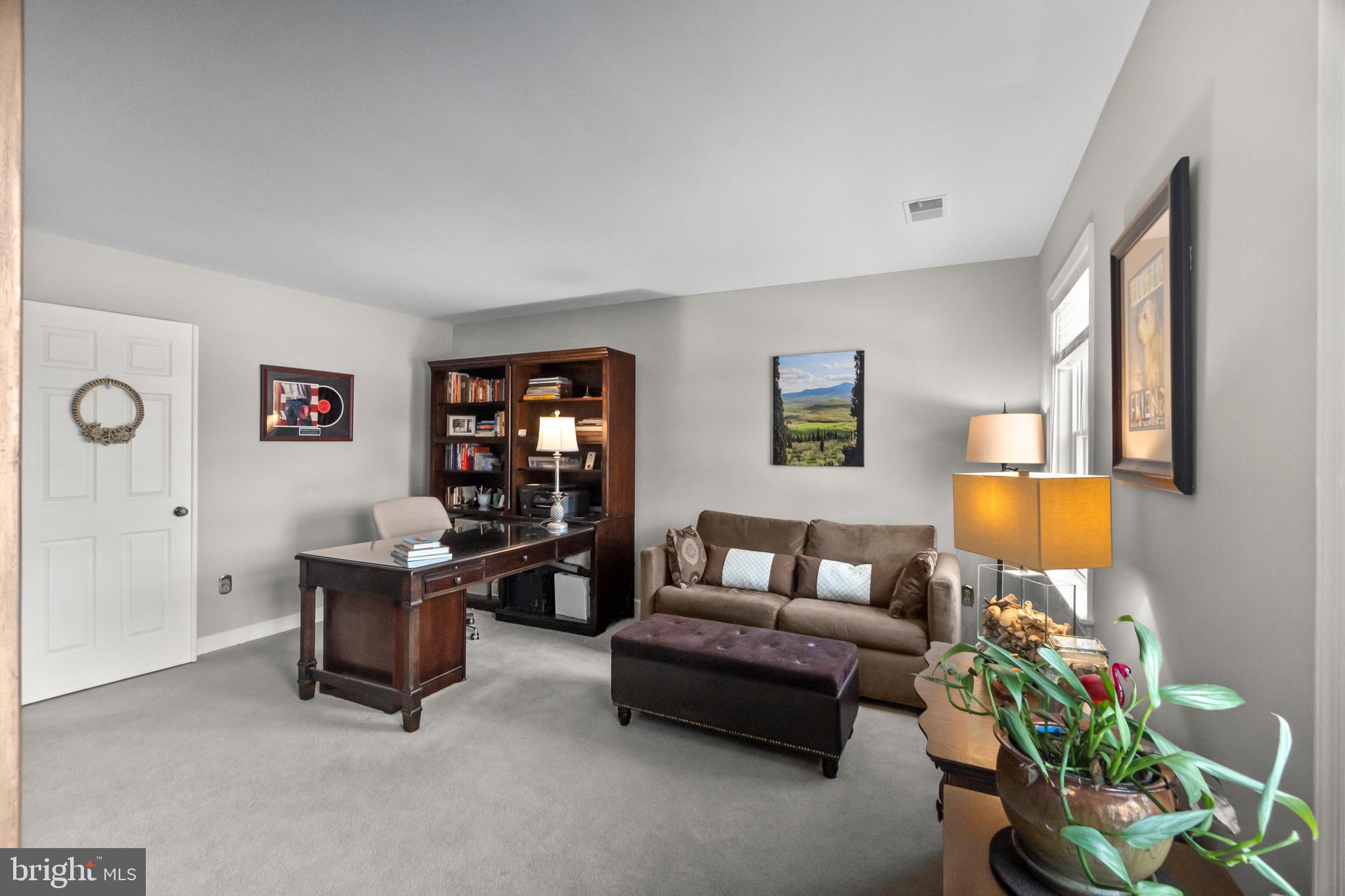 6315 Chaucer Ln