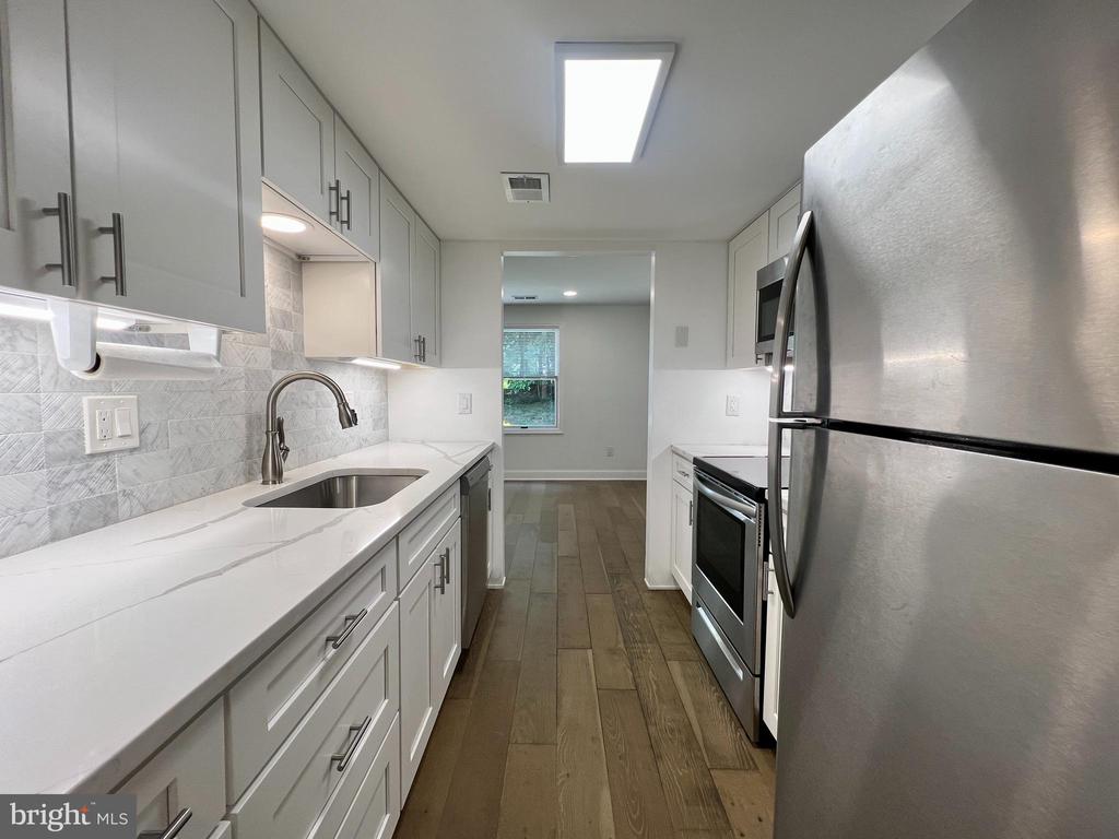 1515 TWISTED OAK DR
